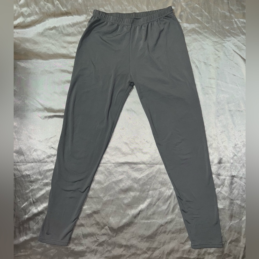 Size M Thermajane Gray Leggings